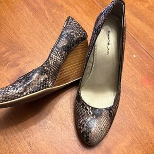 GUC Bandolino Python Wedge Heels